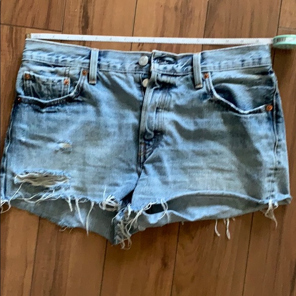 SOLD Levi’s short, Size 29 💛 - Picture 6 of 8